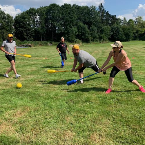 Le hockey sur gazon avec le bouncer ball